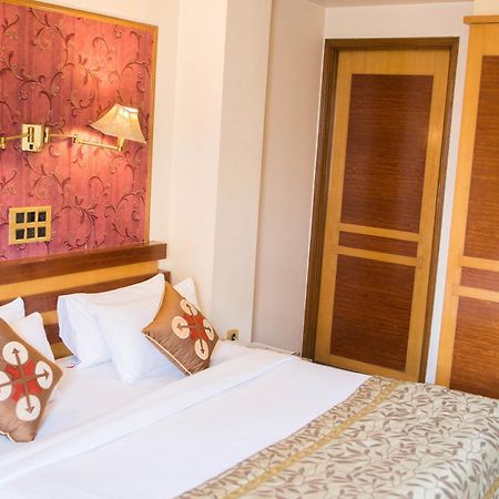 Hotel Deccan Royaale, Shivajinagar Púna Kültér fotó