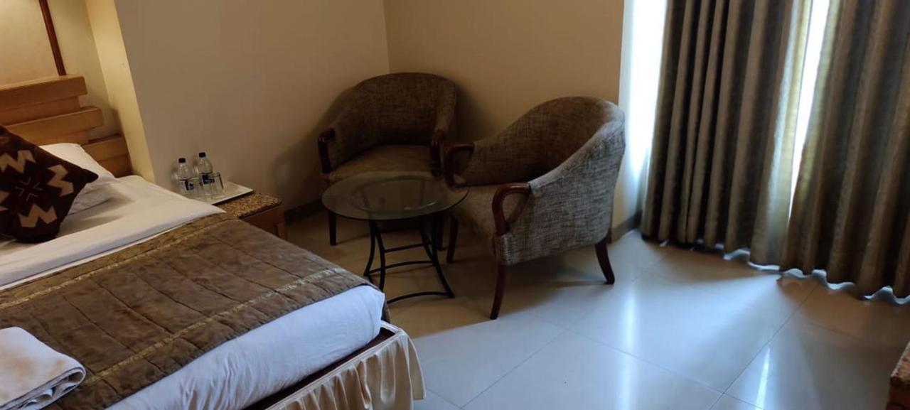 Hotel Deccan Royaale, Shivajinagar Púna Kültér fotó