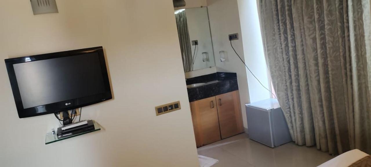 Hotel Deccan Royaale, Shivajinagar Púna Kültér fotó