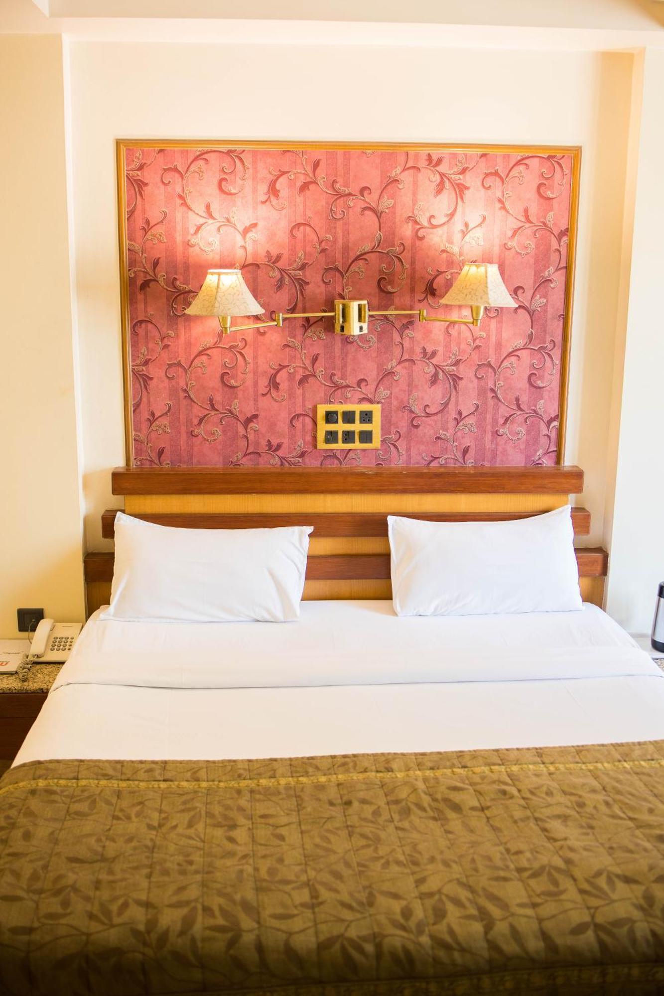 Hotel Deccan Royaale, Shivajinagar Púna Kültér fotó
