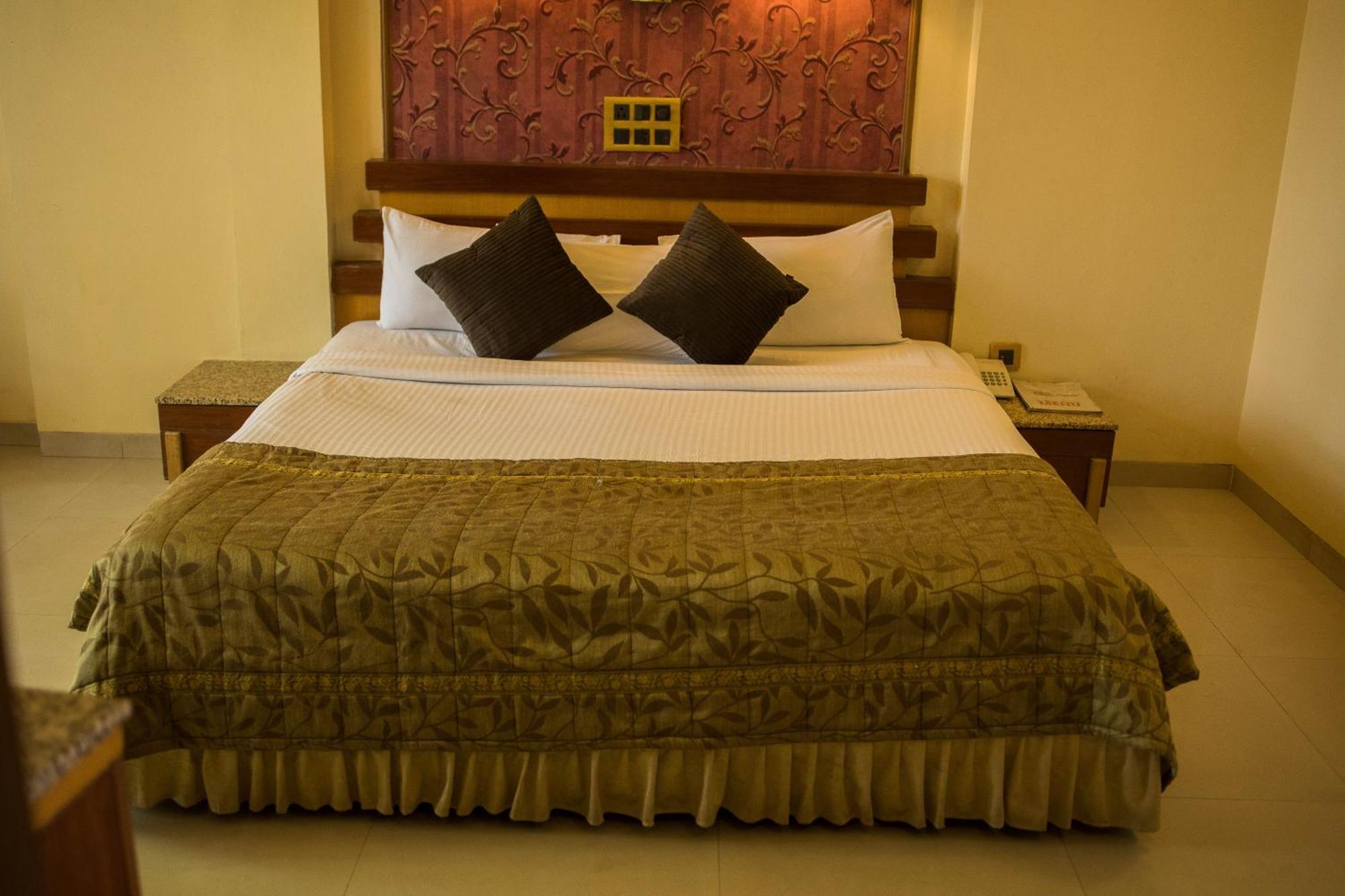 Hotel Deccan Royaale, Shivajinagar Púna Kültér fotó