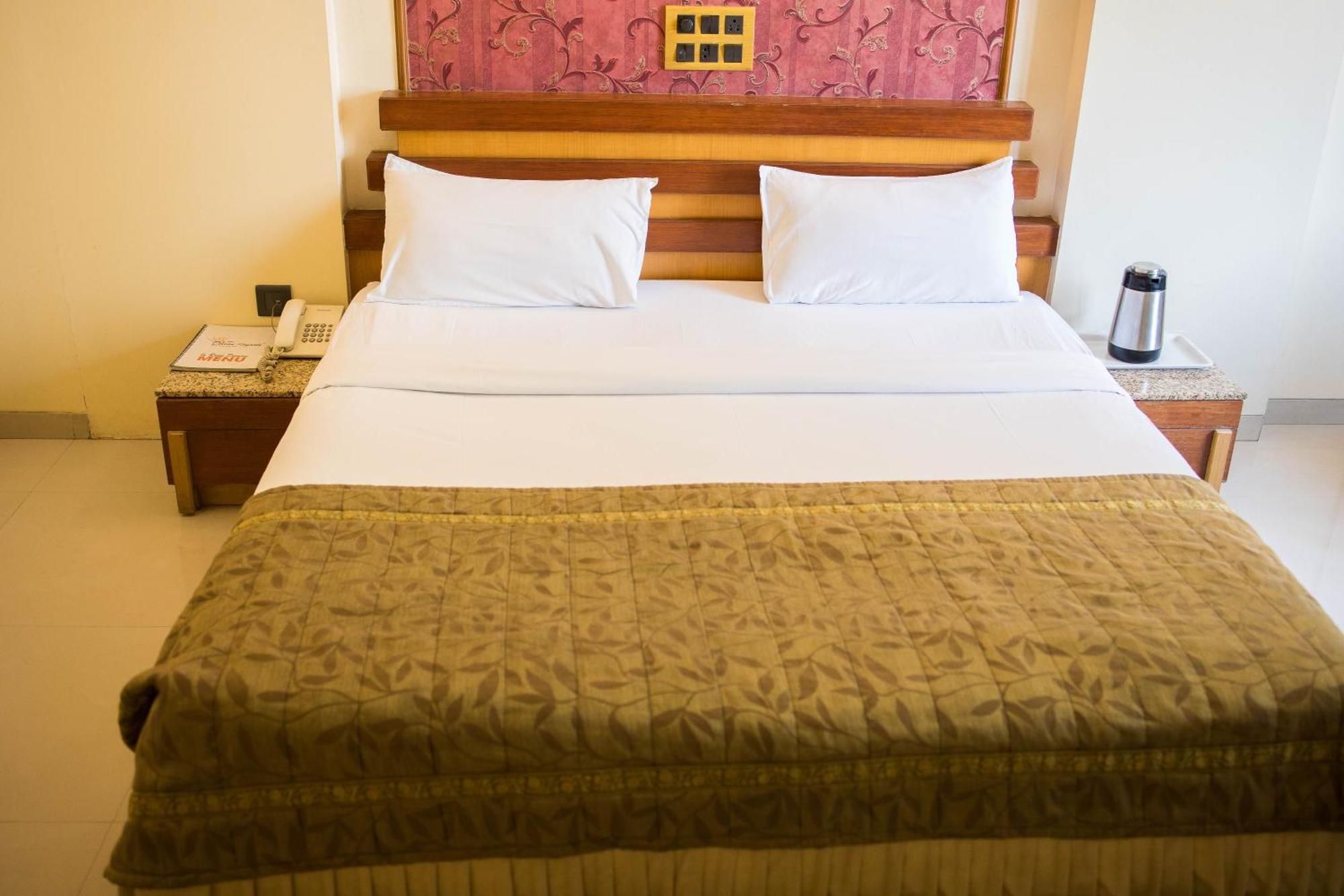 Hotel Deccan Royaale, Shivajinagar Púna Kültér fotó