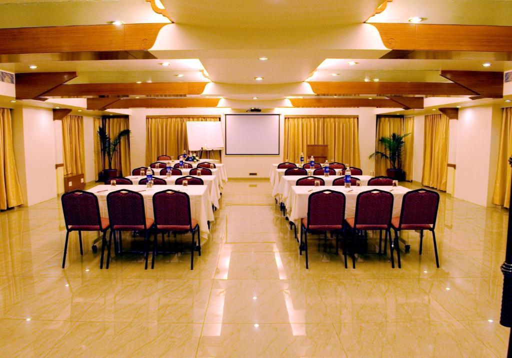 Hotel Deccan Royaale, Shivajinagar Púna Kültér fotó