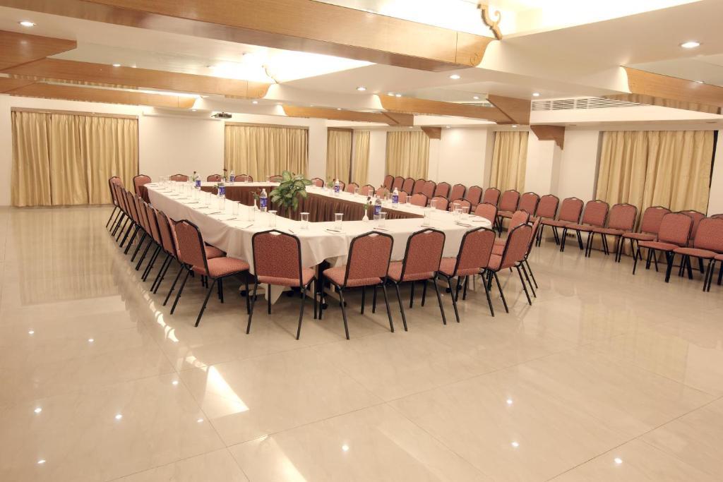Hotel Deccan Royaale, Shivajinagar Púna Kültér fotó